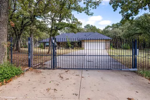 913 Flaming Oaks Dr, Norman, OK 73026