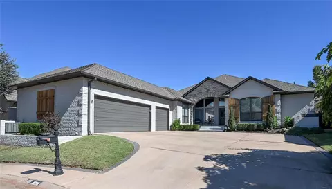5914 Chestnut Ct, Edmond, OK 73025