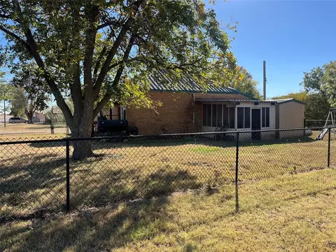 321 N Wachholtz Ave, Butler, OK 73625