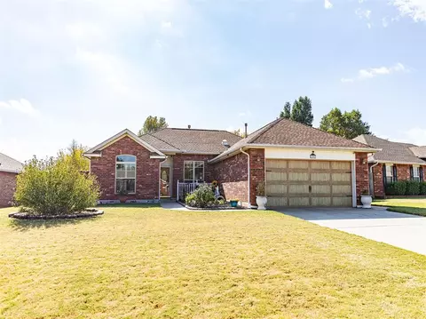 284 E Woodlands Dr, Harrah, OK 73045