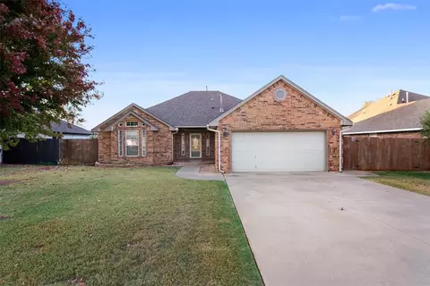 722 W Carson Dr, Mustang, OK 73064