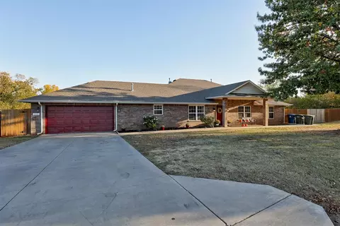 1401 Ketch St, Edmond, OK 73003
