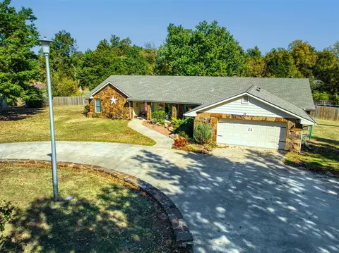 22 Oak Dr, Shawnee, OK 74804