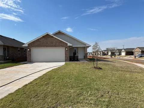 19917 Forsythe Dr, Edmond, OK 73012