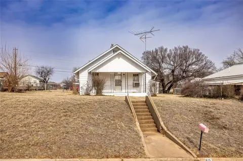 615 W Franklin St, Weatherford, OK 73096