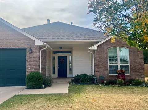 10020 SW 25th St, Yukon, OK 73099