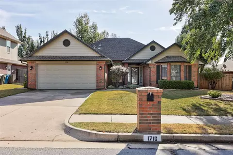 1716 Louis Scott St, Edmond, OK 73003