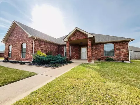 948 NE 30th St, Moore, OK 73160