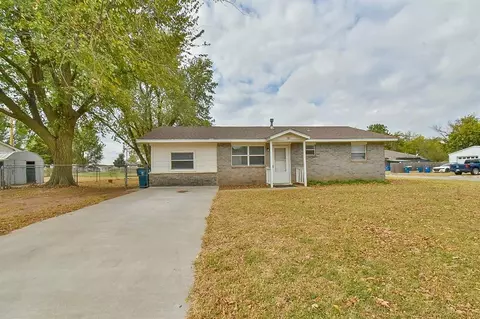 15 NW 6th St, Tuttle, OK 73089