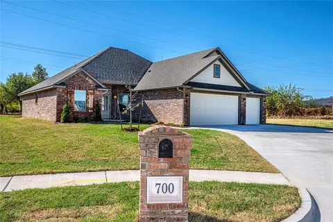 700 Black Mesa Ct, Yukon, OK 73099