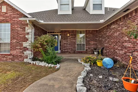 1744 S Dobbs Rd, Harrah, OK 73045 photo 5