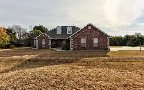 1744 S Dobbs Rd, Harrah, OK 73045 photo 2
