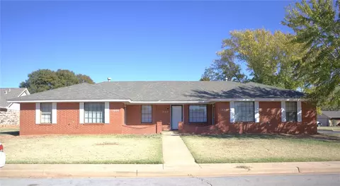 1800 Suzanne Dr, Weatherford, OK 73096