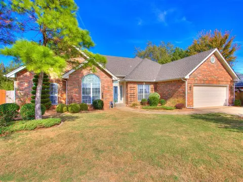 4109 Stonehurst St, Norman, OK 73072