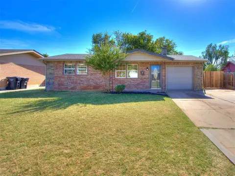 648 SW 13th St, Moore, OK 73160