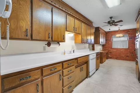 409 S Mockingbird Dr, Altus, OK 73521 photo 11
