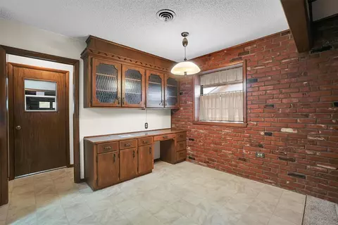 409 S Mockingbird Dr, Altus, OK 73521 photo 9