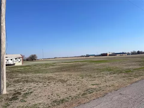 504 S 10th St, Minco, OK 73059