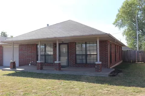 1620 Queensbury Rd, Moore, OK 73160