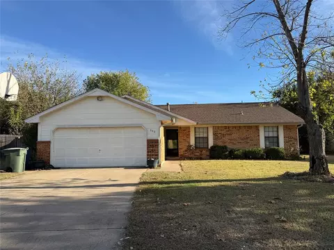 300 Ryan Way, Edmond, OK 73003