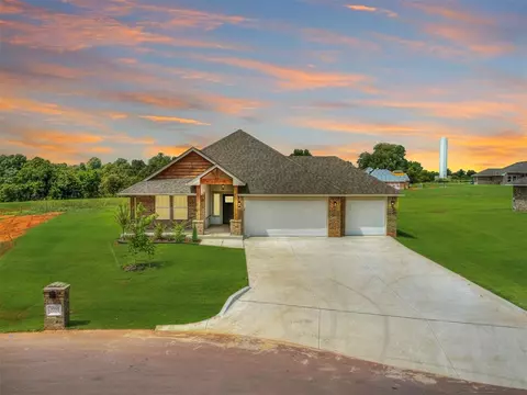 2727 Juneberry Ln, Newcastle, OK 73065