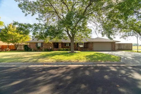 2000 Peach Ave, Weatherford, OK 73096