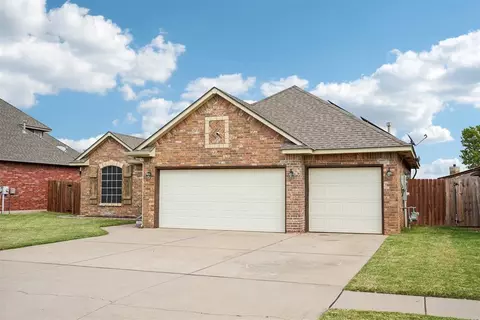 3104 San Juan Trl, Moore, OK 73160