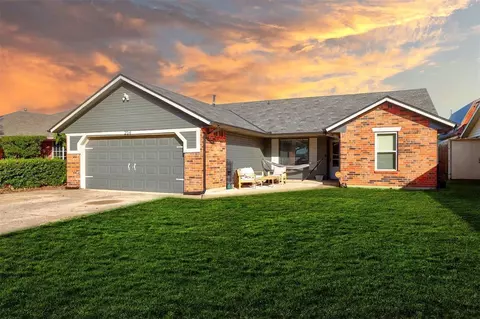 204 Marrgate Dr, Yukon, OK 73099