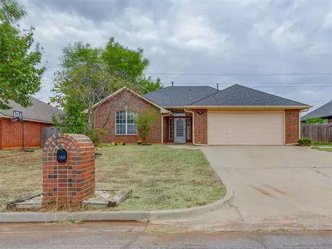 709 Woodbriar Rd, Noble, OK 73068
