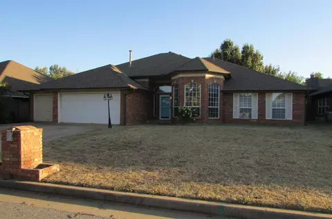 11824 SW 3rd St, Yukon, OK 73099