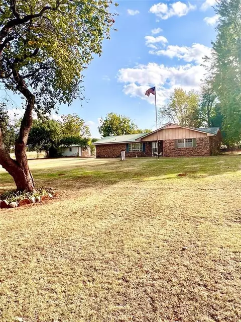 1095 County Road 1383, Chickasha, OK 73018