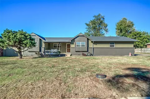 929 NW 33rd St, Moore, OK 73160