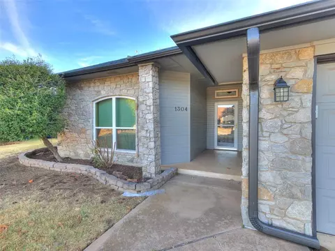 1304 Fairfax Cir, Yukon, OK 73099