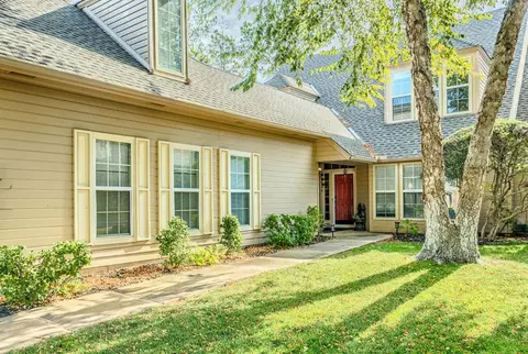 702 Aberdeen Rd, Edmond, OK 73025