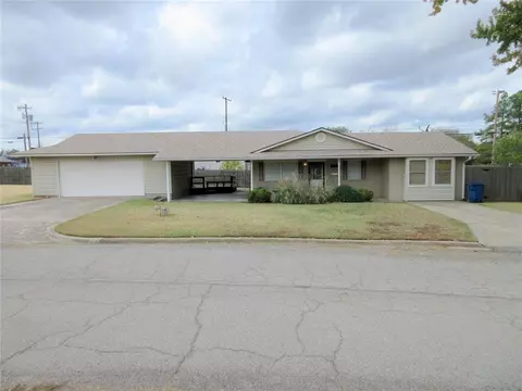 706 N 4th St, Tecumseh, OK 74873