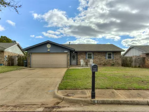 814 Hawthorne Ln, Edmond, OK 73003