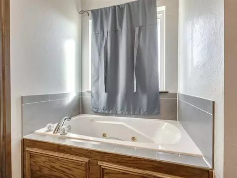 205 Alvie Dr, Tuttle, OK 73089 photo 29