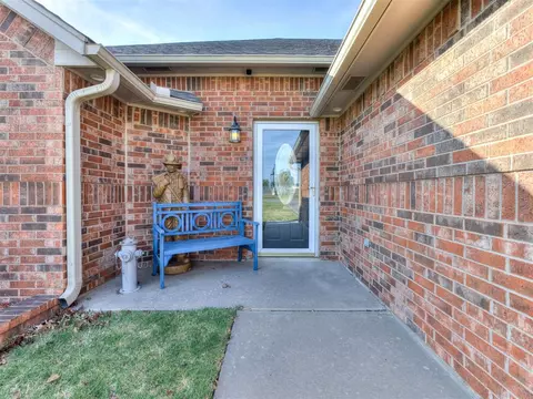 205 Alvie Dr, Tuttle, OK 73089 photo 4