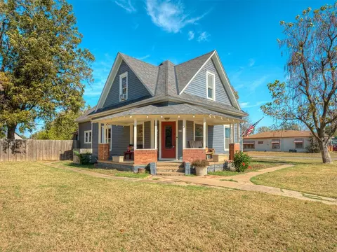 320 E Madison St, Crescent, OK 73028