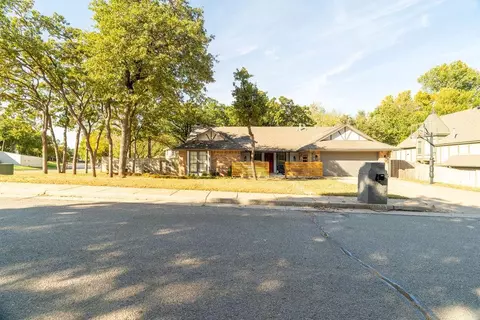 3725 Coachlight Dr, Edmond, OK 73013