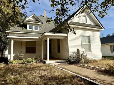 312 S Oklahoma Ave, Mangum, OK 73554