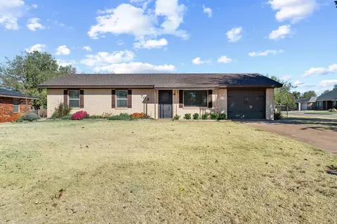702 W Fay Ave, Kingfisher, OK 73750