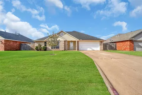 2933 Laurel Cir, Altus, OK 73521