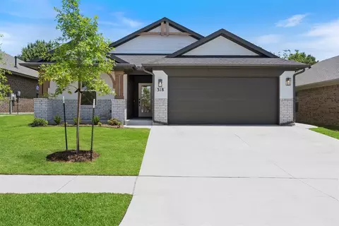 318 Park Ln, Harrah, OK 73045