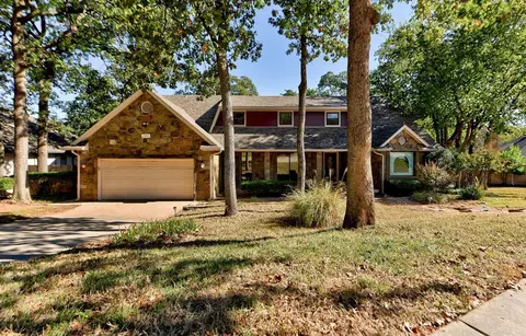 208 Crown Colony Ct, Edmond, OK 73034