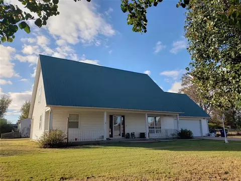 203 N Broadway Ave, Crescent, OK 73028
