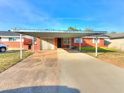 939 SW 4th Pl, Moore, OK 73160