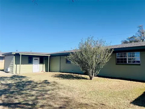 406 Iroquois Trl, Burns Flat, OK 73624