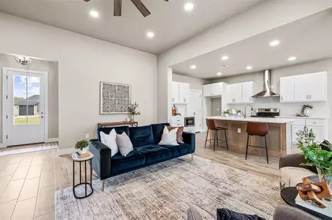 2442 Canyon Cir, Blanchard, OK 73010