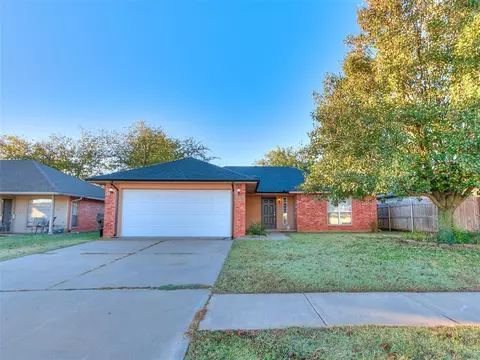1116 NE 8th St, Moore, OK 73160